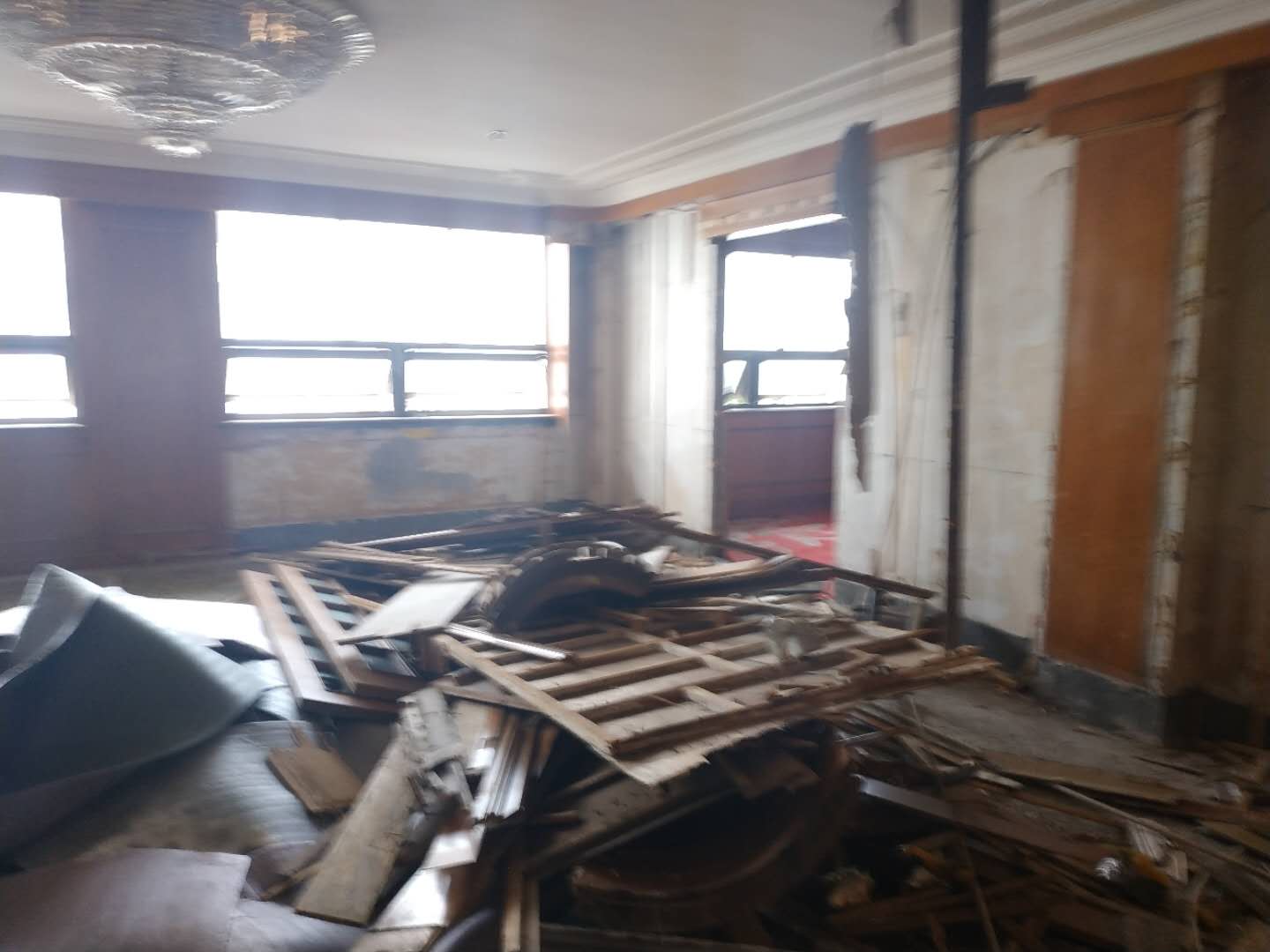 蘇州錦繡川水庫的“九久紅”職工培訓基地違章